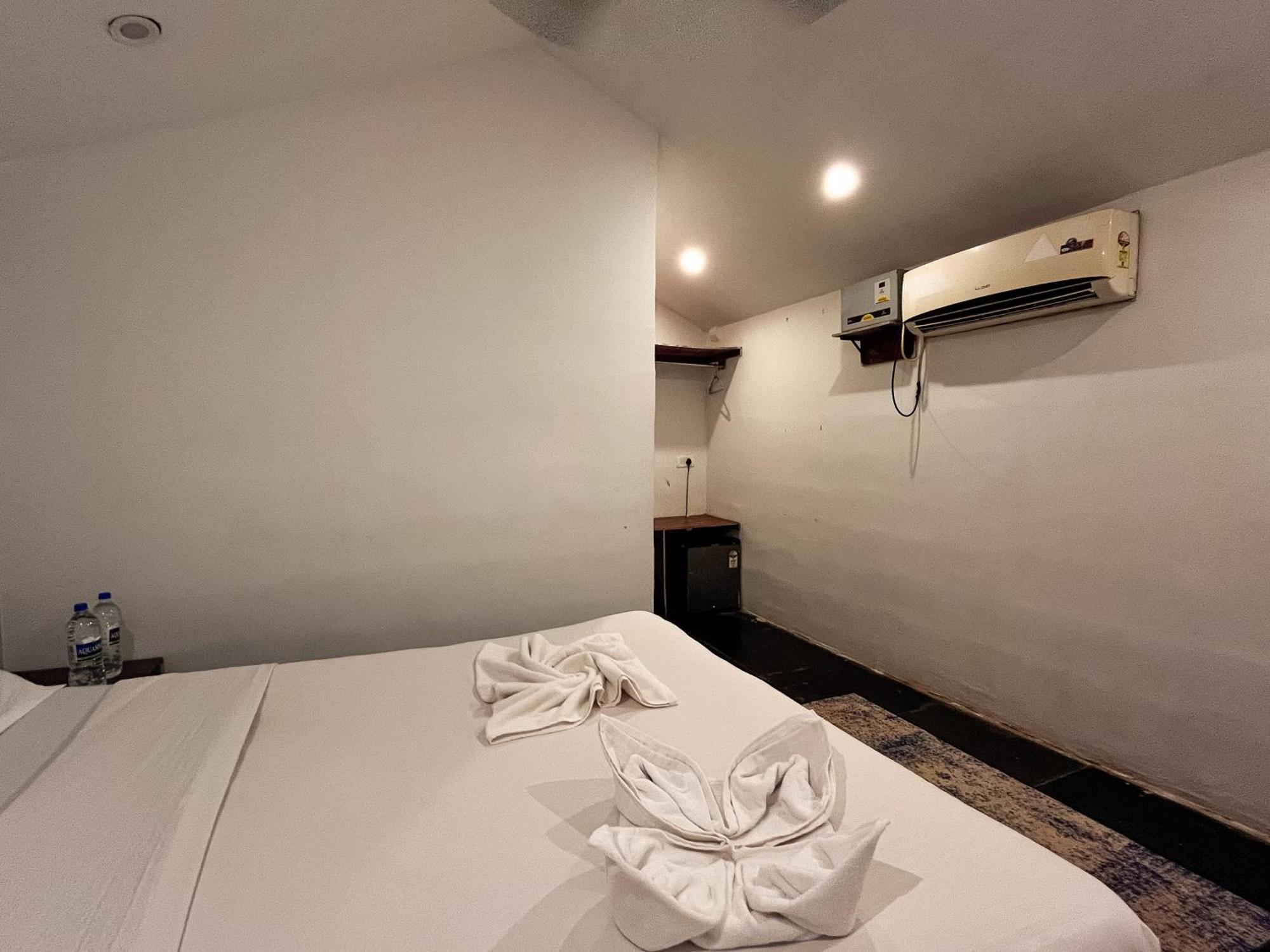 12 Monks - Beachside Hostel Arambol Esterno foto