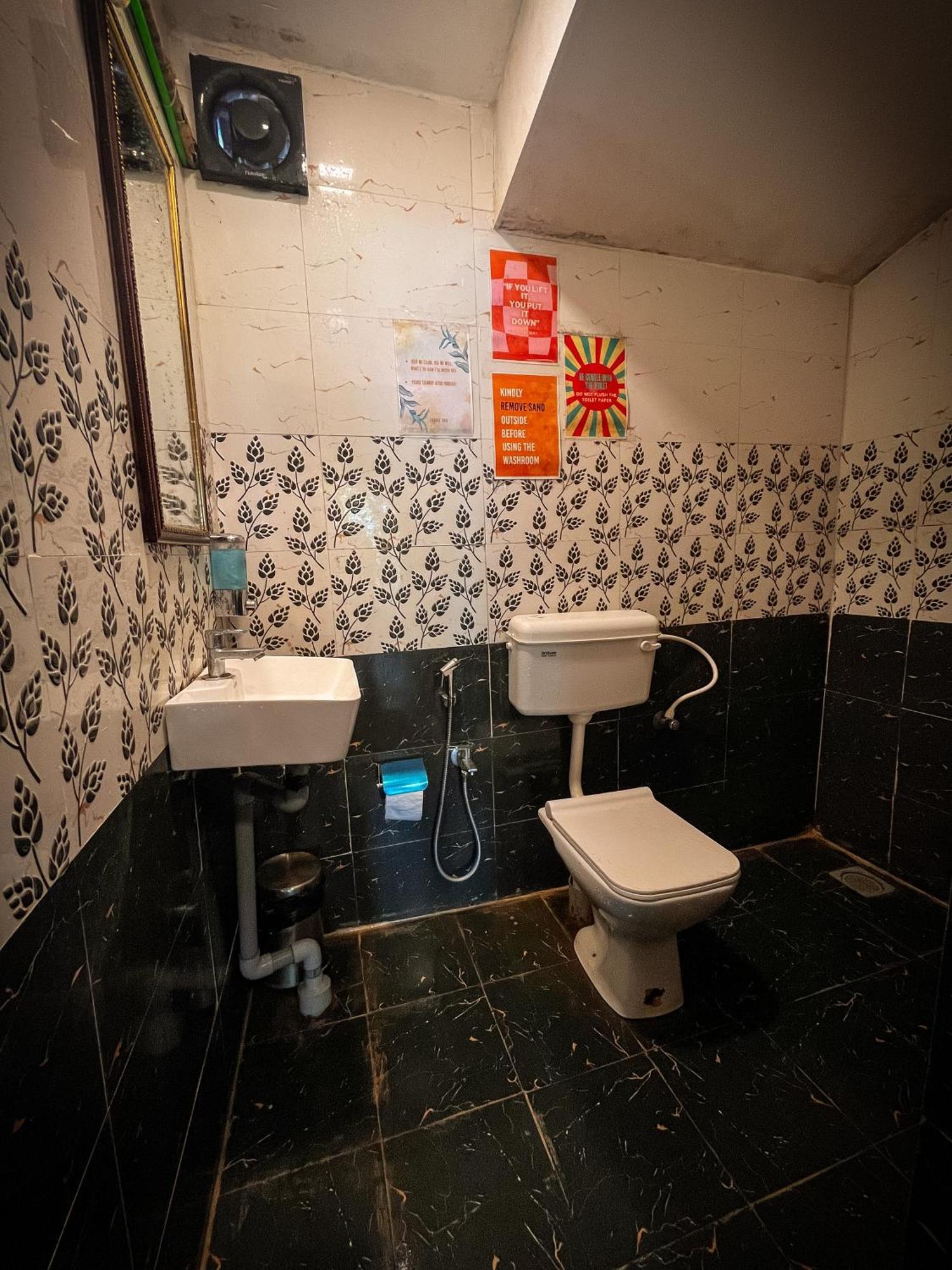 12 Monks - Beachside Hostel Arambol Esterno foto