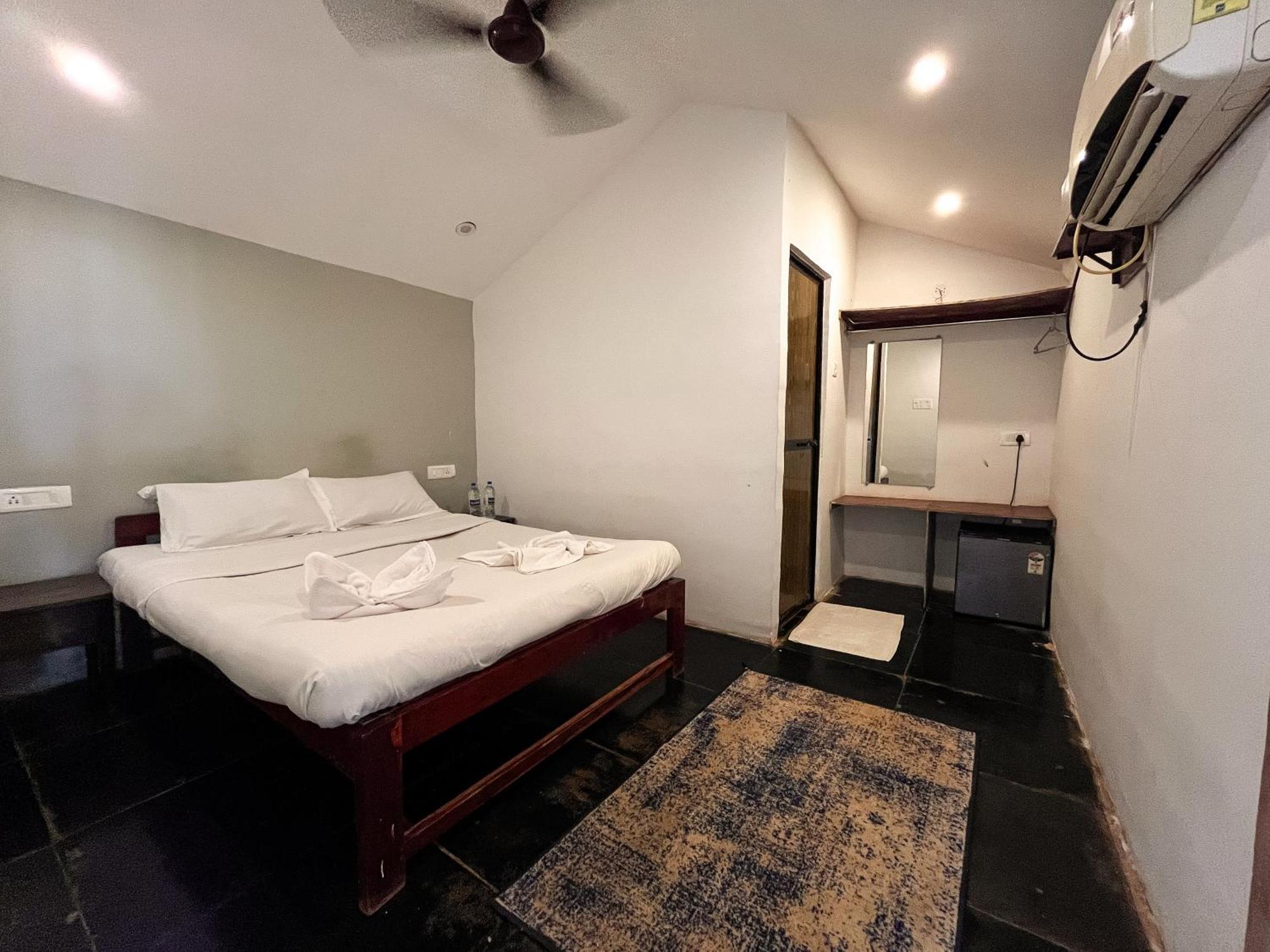 12 Monks - Beachside Hostel Arambol Esterno foto
