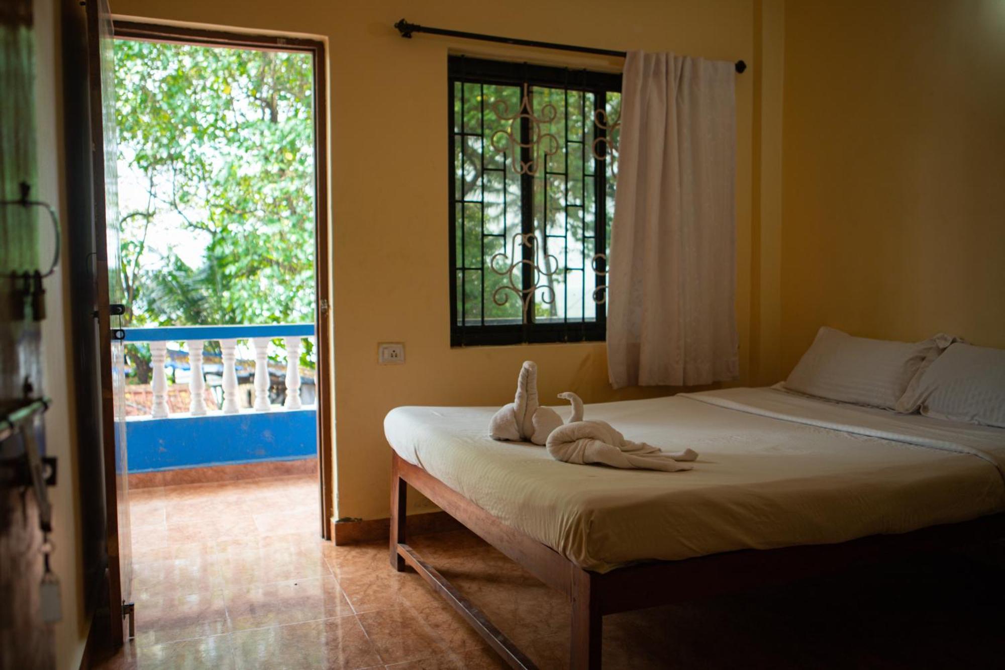 12 Monks - Beachside Hostel Arambol Esterno foto